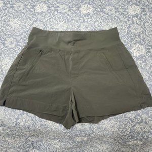 Athleta Trekkie shorts